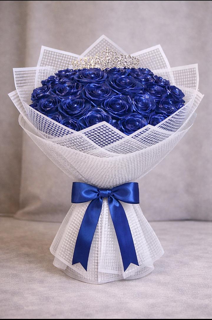 Royal Blue Rose Bouquet with Crown (Luxury Floral Arrangement)